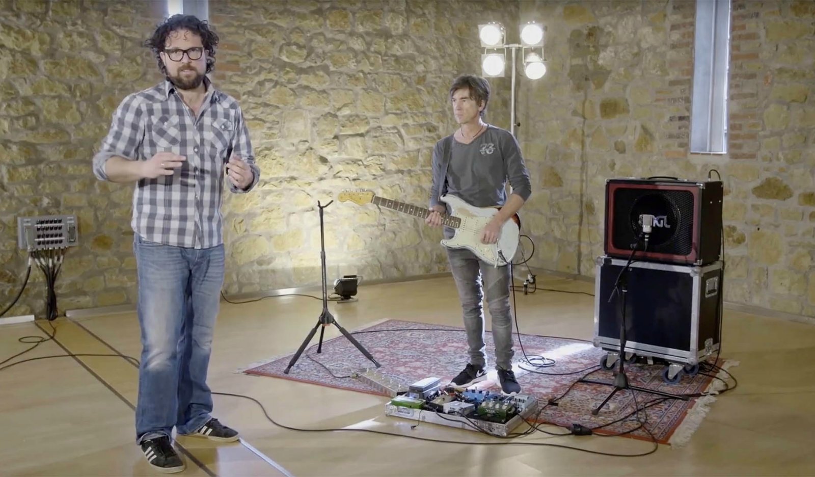 Recording-Electric-Guitar