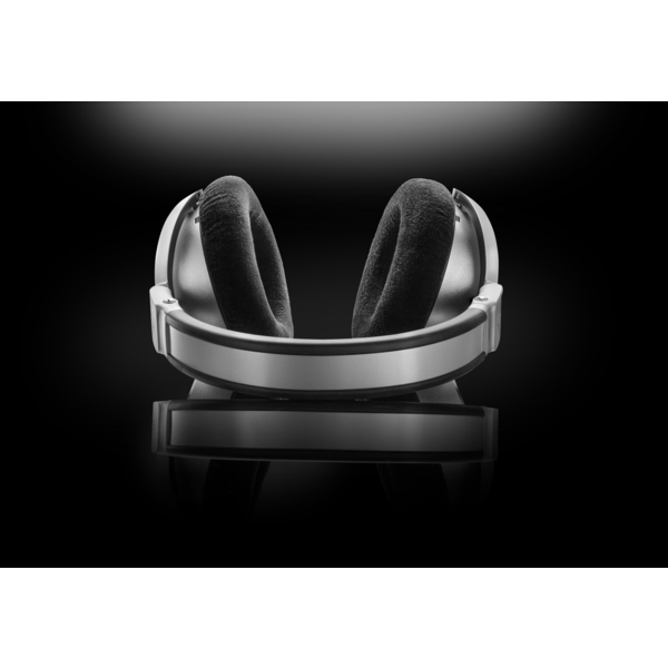 NDH-30-Lying-Flat_Neumann-Headphone_G