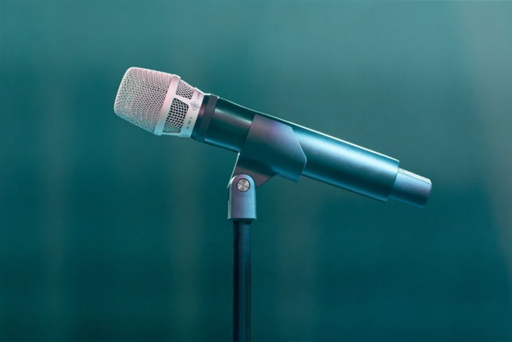 KK-105-U-with-Transmitter-On-Stand_G